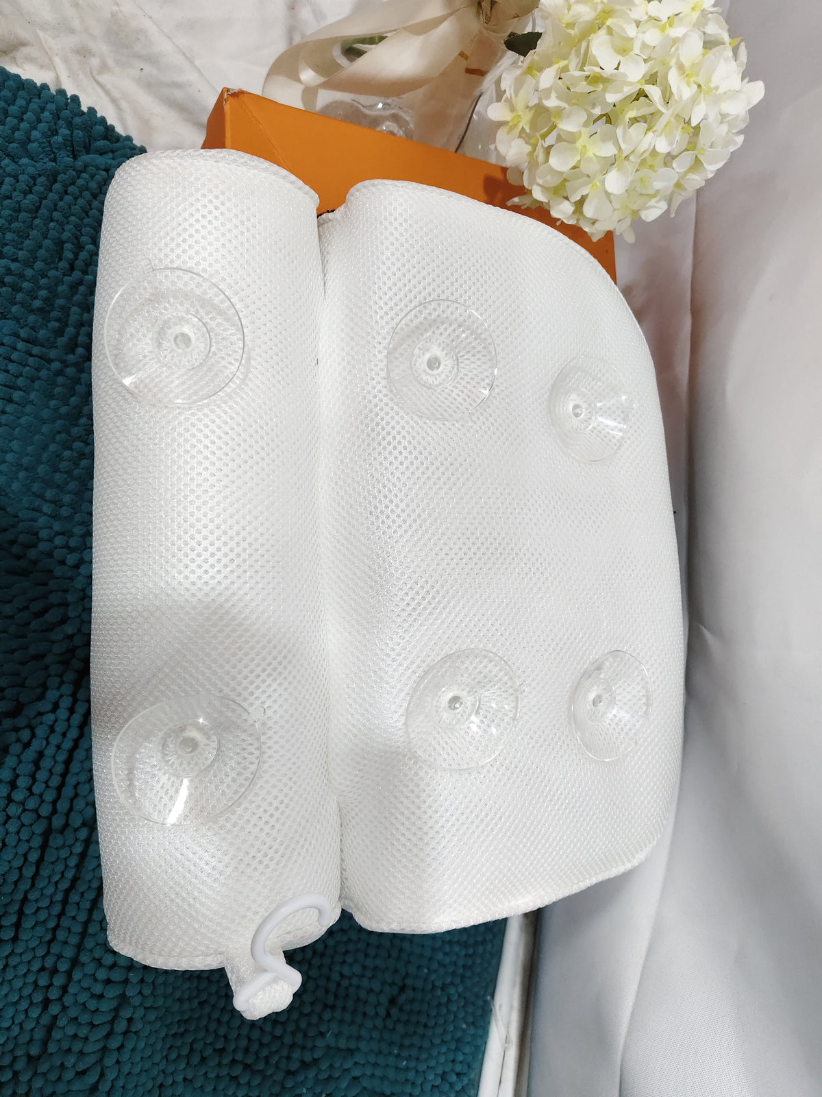 Back of the bath pillow with its suction cups